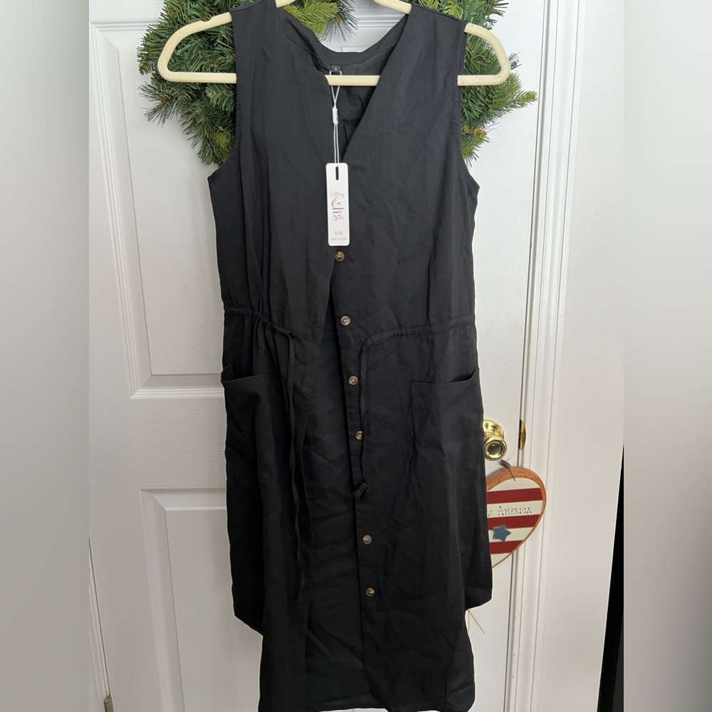 Dress nwot size large; has pockets, button-up with tie at waist, black - Picture 2 of 9